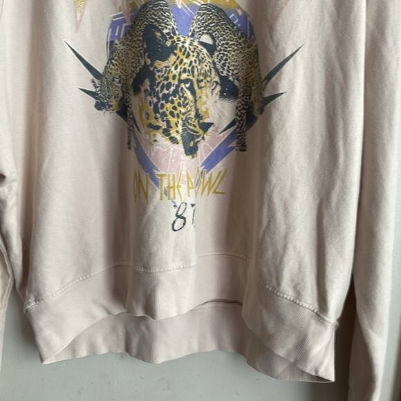 DAYDREAMER Def Leppard On The Prowl Varsity Crew Sweatshirt - Picture 7 of 16